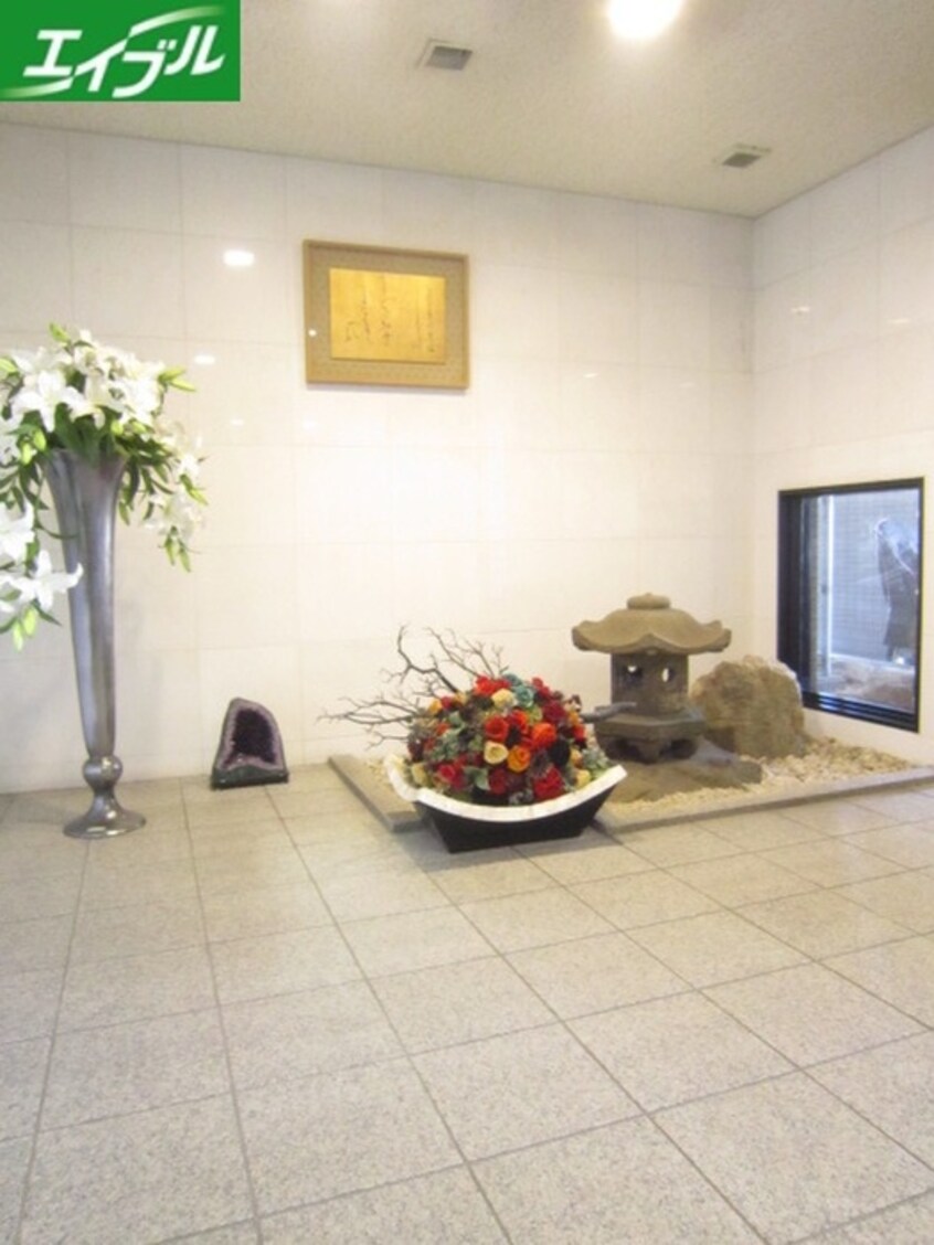 エントランス部分 ファヴォ－ル白壁