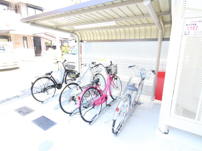 駐輪場 Ｃｏｕｒｔ　ＭＡＲＩＡＧＥ