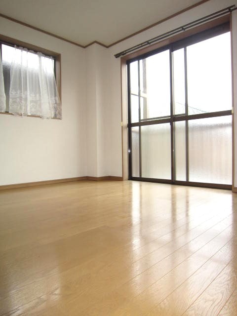 居室 コ－ポユタカ