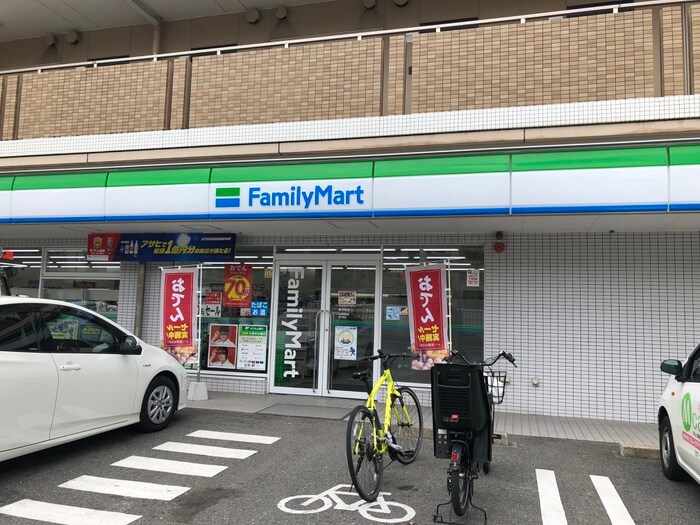 ファミリーマート 鏡池通店(コンビニ)まで450m グランハイム神村