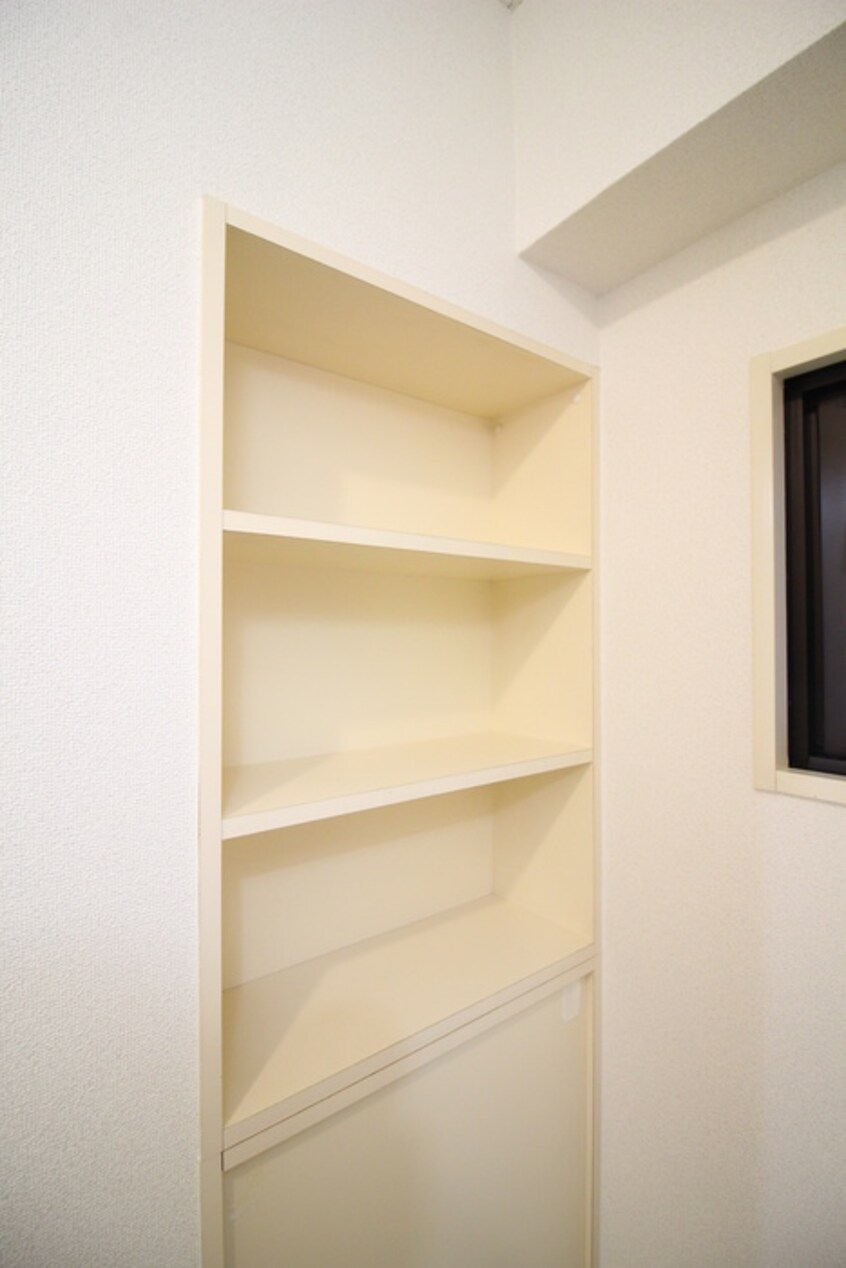 収納 アカデミーコート　アルキメデス