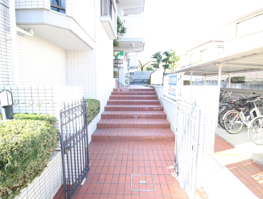 エントランス部分 リ－フコ－ト２