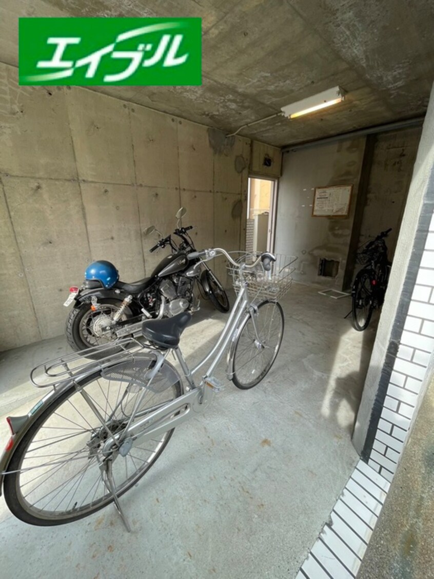 駐輪場 フォレスト伊勝
