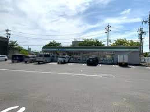 ファミリーマート会所町北店(コンビニ)まで70m 楠団地（1号棟）