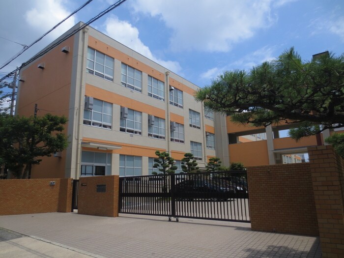 豊岡小学校(小学校)まで157m レスポア－ル豊岡