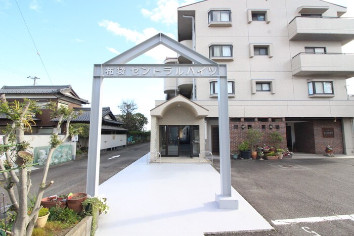 エントランス部分 布袋セントラルハイツ