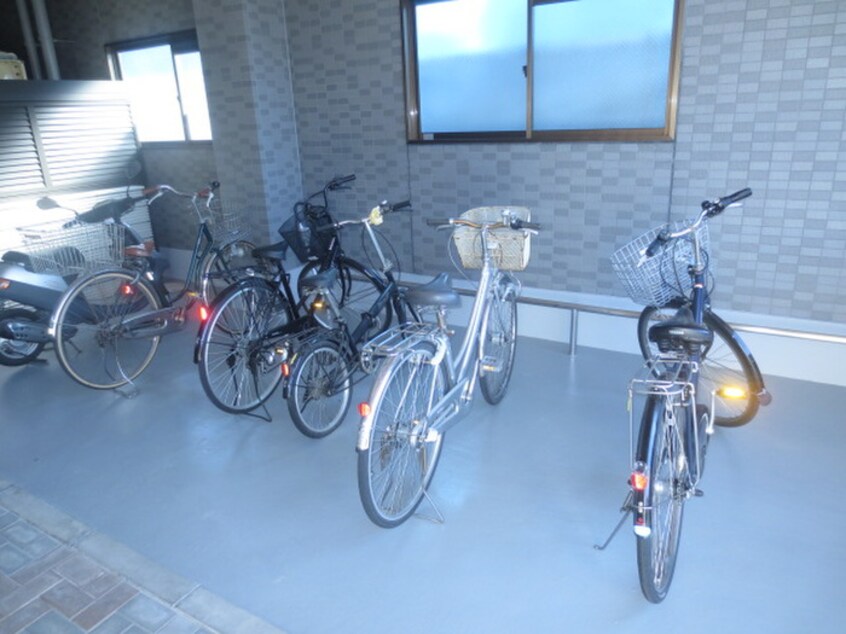 駐輪場 シェルコート則武