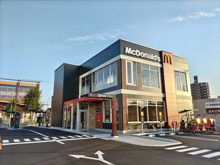 マクドナルド(ファストフード)まで800m セレスティア長良　ウエスト