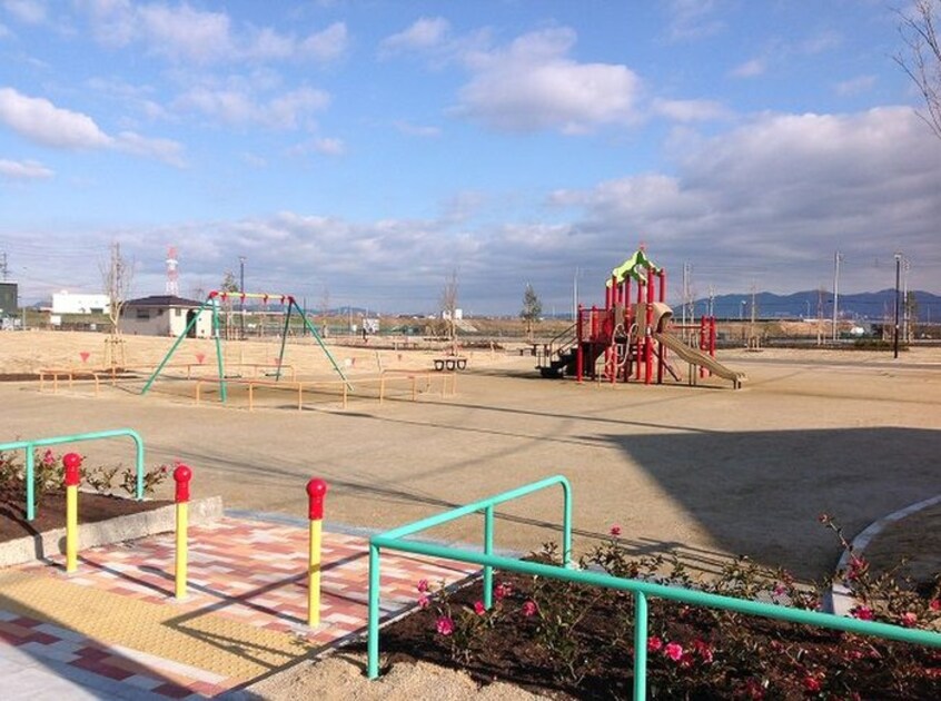 しだみ中央公園(公園)まで465m アンプル－ルリ－ブルglandB