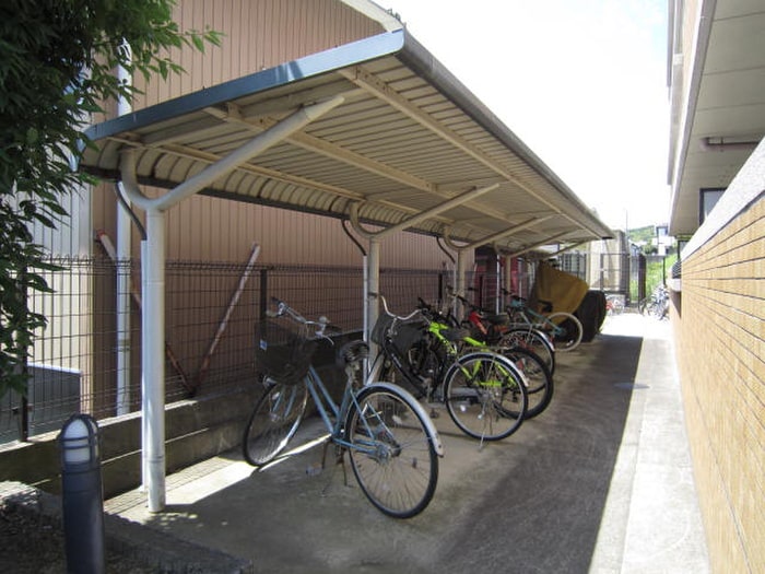 駐輪場 植田山ミルキーウェイ