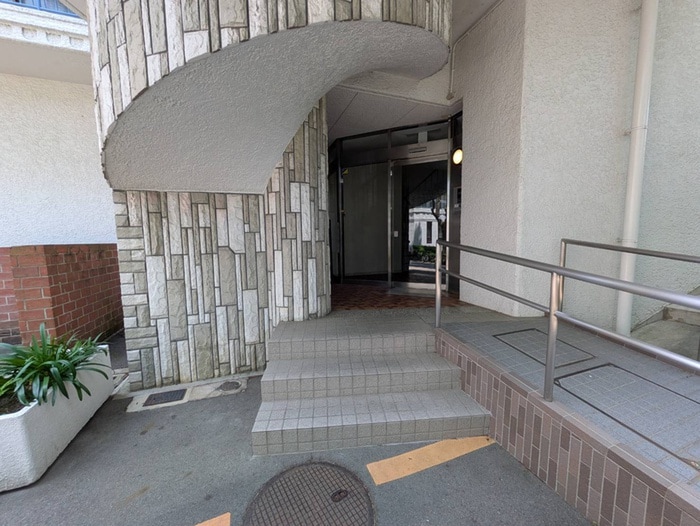 エントランス部分 シャンボール山手Ｂ棟（５０２）