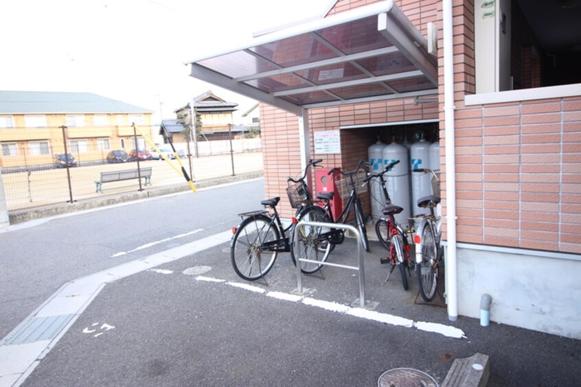 駐輪場 ベルガーデン伊織