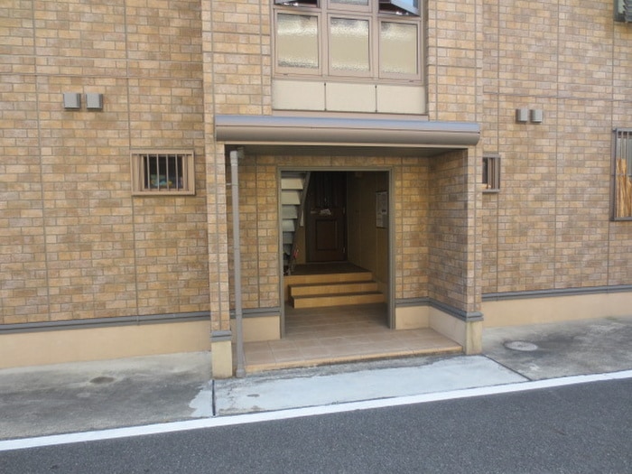 エントランス部分 ファミーユ黒沢台Ｂ