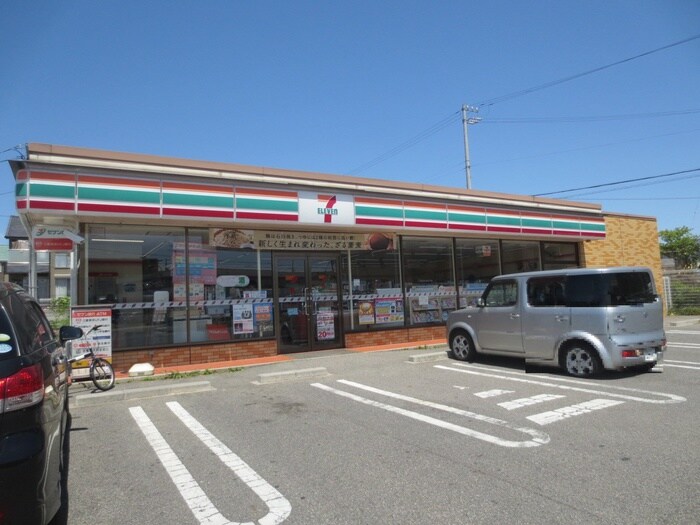 セブンイレブン(コンビニ)まで175m ブル－ム