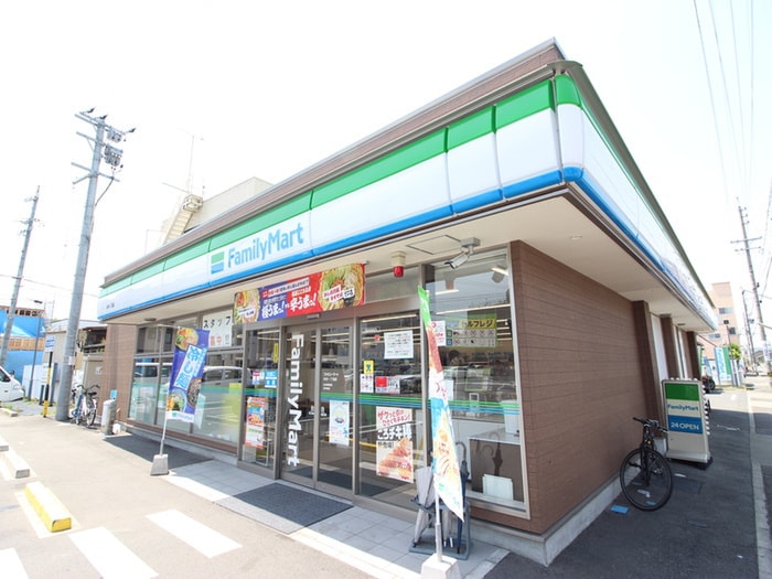 ファミリーマート 杉村一丁目店(コンビニ)まで500m THE RESIDENCE SHIGAHONDORI