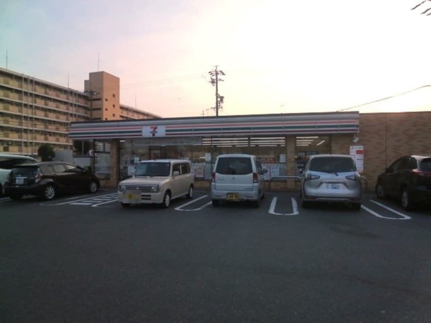 セブンイレブン(コンビニ)まで600m 下之一色町戸建