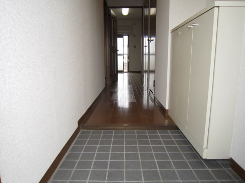 玄関 クリスタルタウン貴船