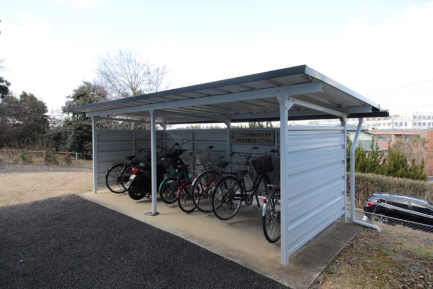 駐輪場 なるみグリーンコーポ６号棟