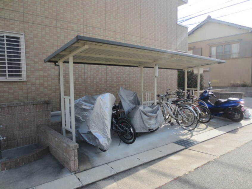 駐輪場 カ－サヴェルデ