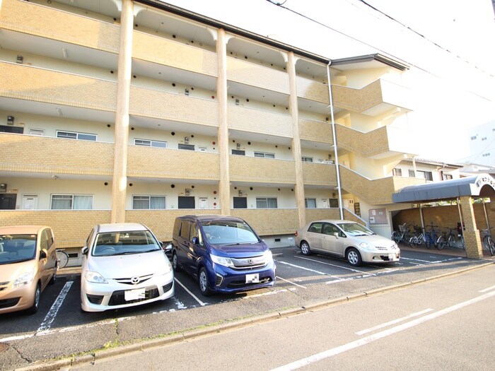 駐車場 岡田マンション