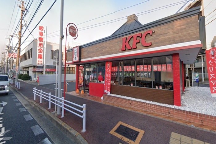 KFC(ファストフード)まで800m アロスビル