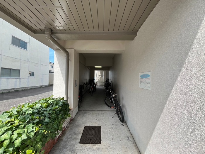 エントランス部分 ハウスビル中切