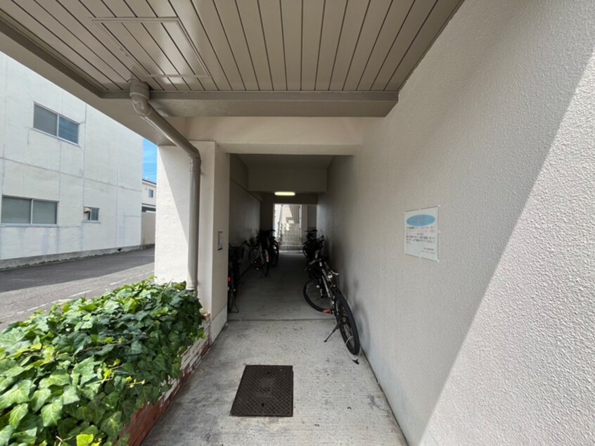 エントランス部分 ハウスビル中切