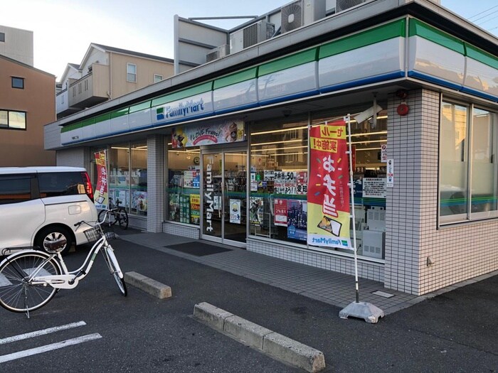 ファミリーマート(コンビニ)まで408m メナージュマルヤマ