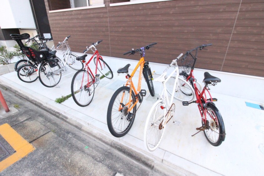 駐輪場 アルバーノ中村vermilion