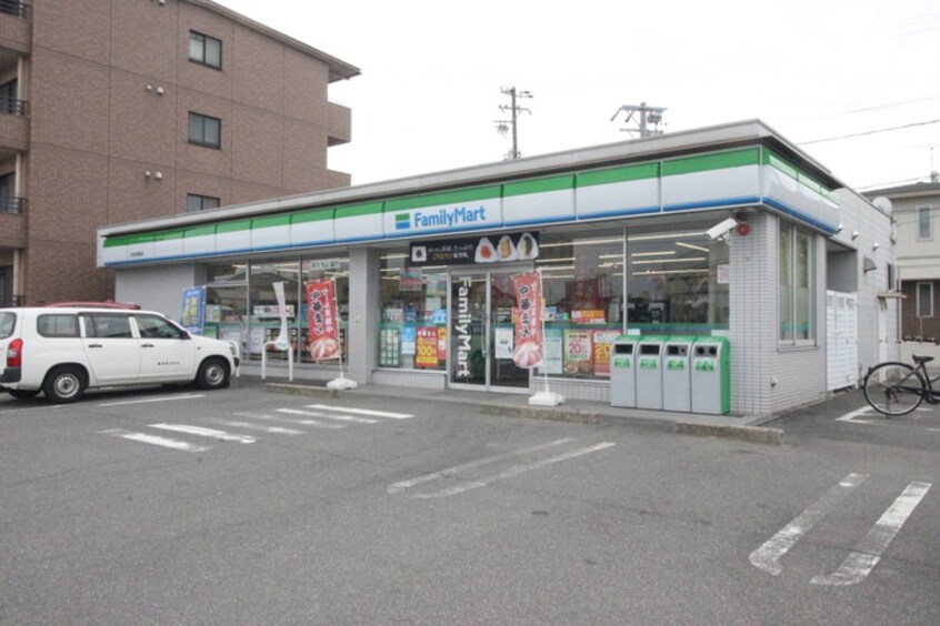 ファミリーマート大治北間島店(コンビニ)まで447m ミニョン