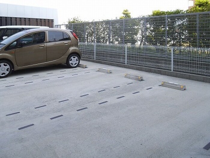 駐車場 ラフレシール　トレス
