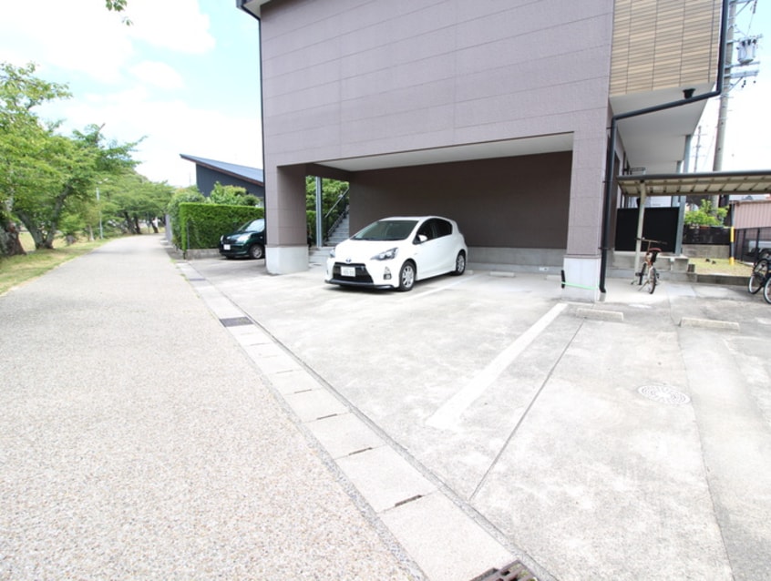 駐車場 リバ－フィ－ルド山口