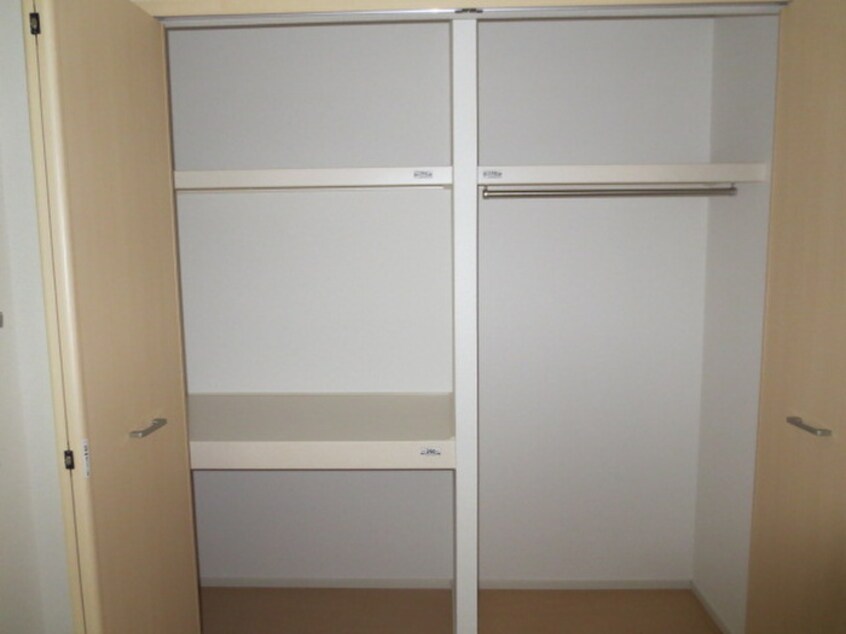 収納 フラン　カーサ　木曽川B