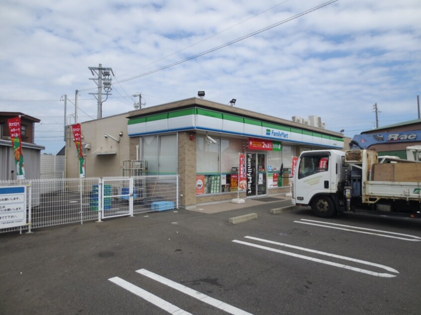 ファミリーマート一宮西浅井店(コンビニ)まで890m アクティーフ・Ｙ　Ⅰ