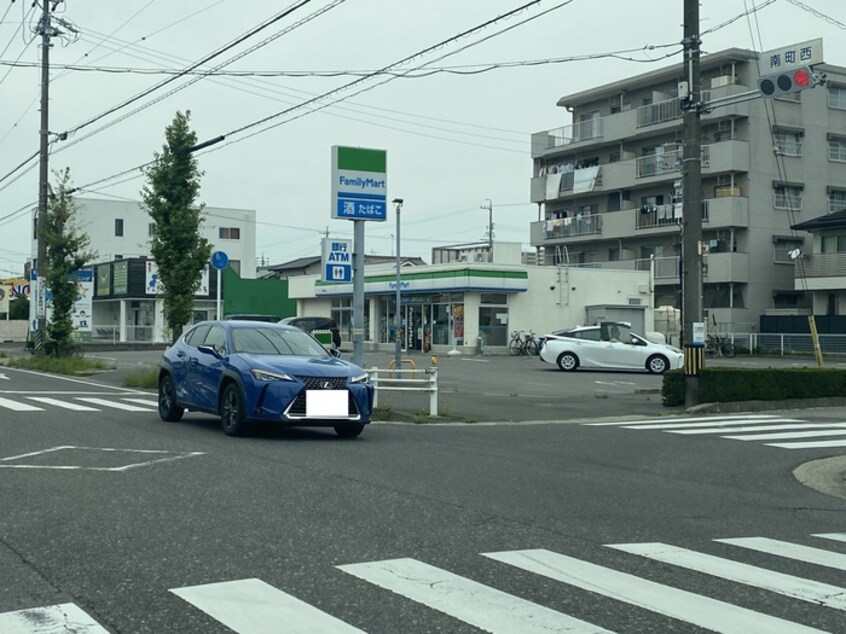 ファミリーマート(コンビニ)まで82m セジュ－ル南町