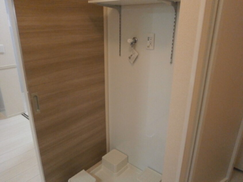 洗濯機置場 NGE758 B