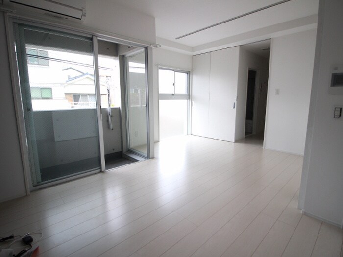 居室 SPACE CUBE HONJIN