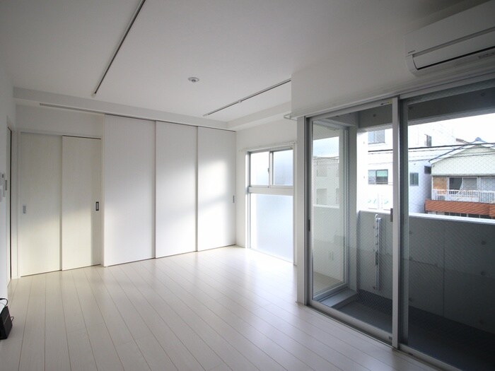 居室 SPACE CUBE HONJIN