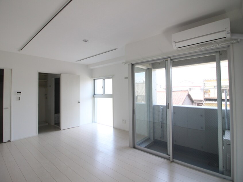 居室 SPACE CUBE HONJIN