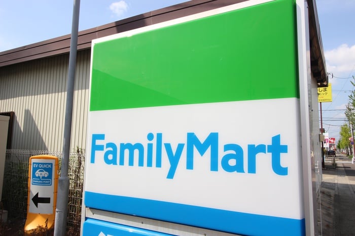 ファミリーマート(コンビニ)まで550m Ｃｌａｉｒ