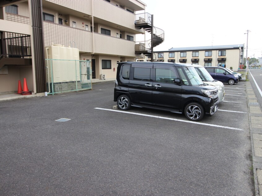 駐車場 リンピア里小牧