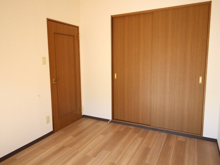 居室 レ－ジュ徳重