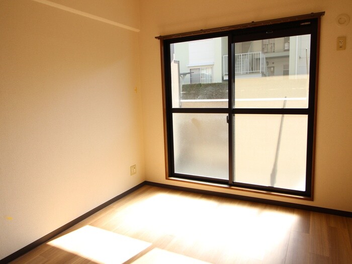 居室 レ－ジュ徳重