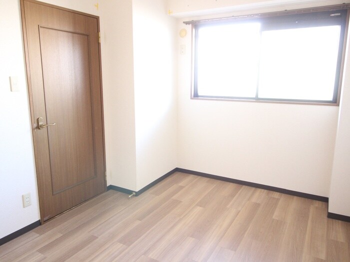 居室 レ－ジュ徳重