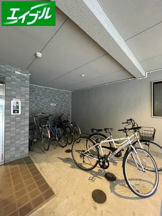 駐輪場 メゾンドビジェ