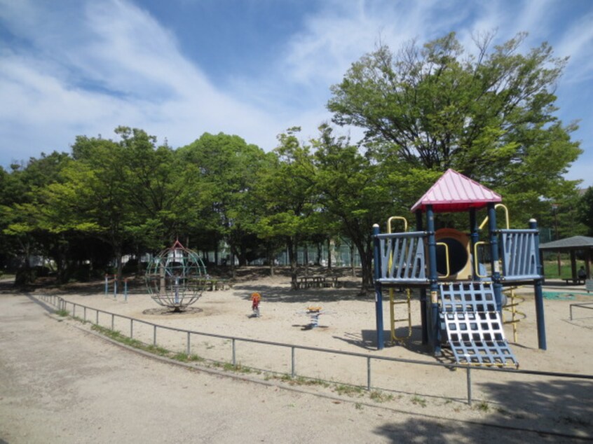 西一社中央公園(公園)まで560m ハイツ白山