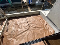 建築中