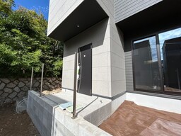 建築中
