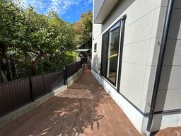 建築中