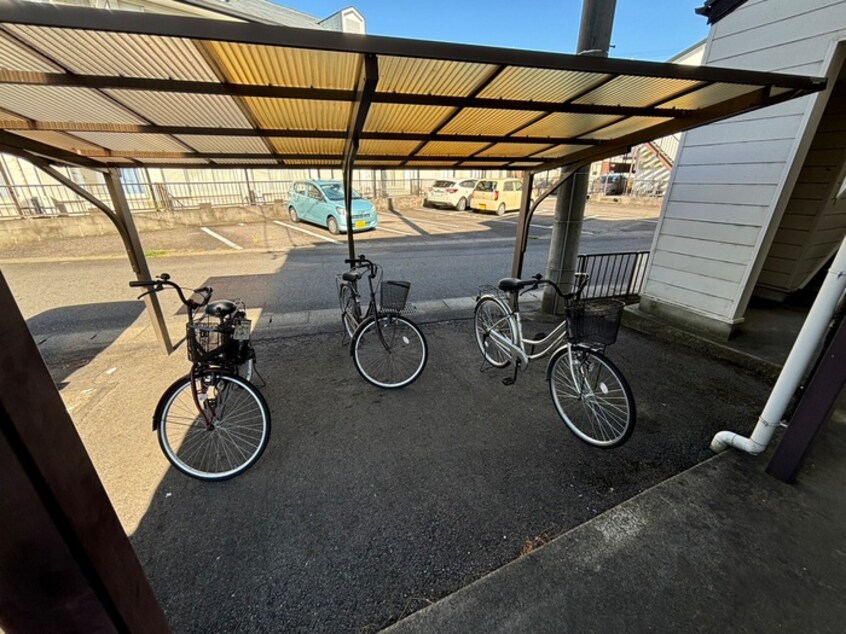 駐輪場 ヴィバリーヒルズ